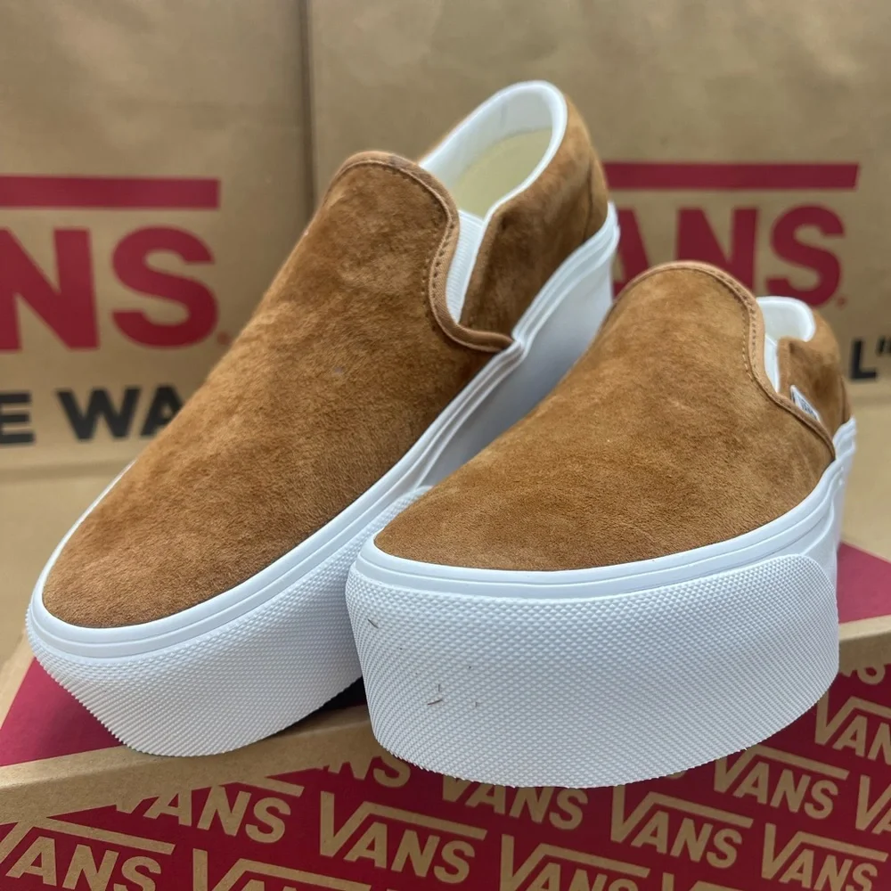 Vans NUBUCK Classic Slip-On Platform Shoe
Stackform Sneakers 
Nubuck Chipmunk - Picture 5 of 16